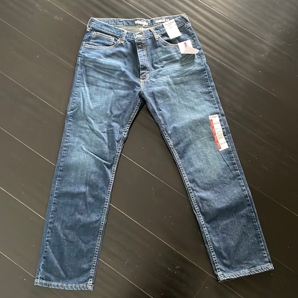 Size 36”x32” men’s wrangler jeans. Regular fit